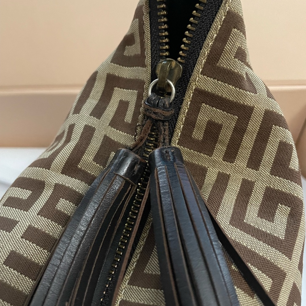 Sold❌Authentic GIVENCHY Cut Monogram Shoulder Bag - Picture 12 of 16